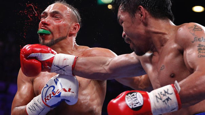 Cận cảnh cú đấm kinh hoàng của Manny Pacquiao khiến Thurman máu văng tung tóe