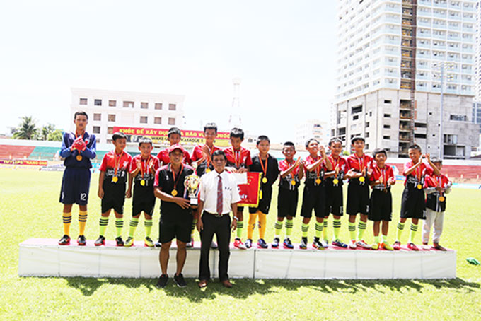 Đội U13 Ninh Hòa đăng quang chức vô địch giải.