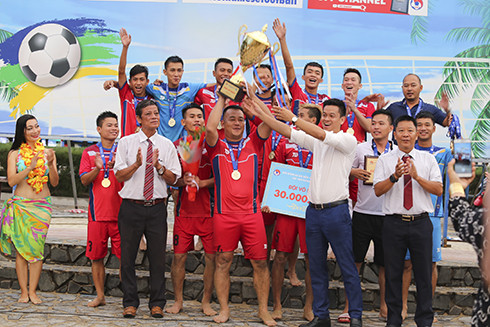 Đội bóng phố biển Khánh Hòa đăng quang chức vô địch xứng đáng.