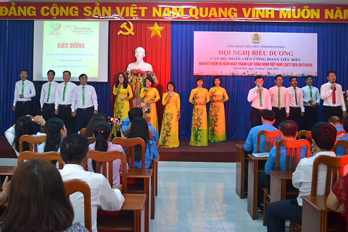 Biểu dương 30 cán bộ, đoàn viên công đoàn tiêu biểu