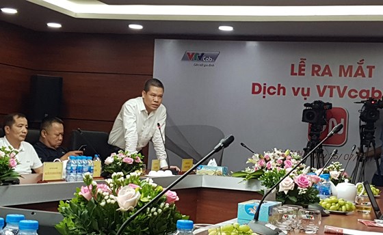 Tổng Giám đốc VTVcab Bùi Huy Năm trao đổi cùng báo chí tại buổi lễ ra mắt VTVcab ON. Ảnh T.B  