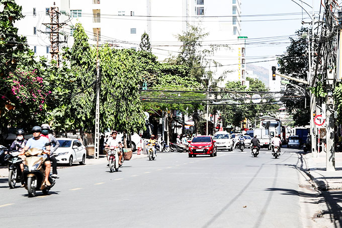 Ngã tư đường Hùng Vương và Nguyễn Thị Minh Khai: Sử dụng tín hiệu ...