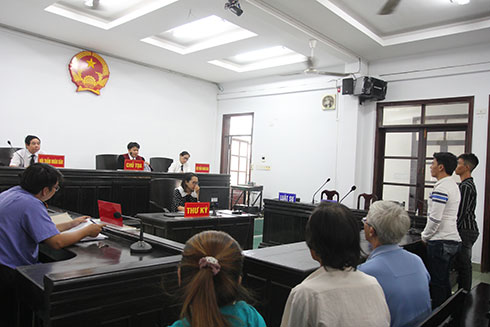 Đi mua kim tiêm, lộ ra… tàng trữ ma túy