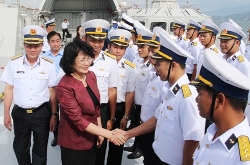 Phó Chủ tịch nước Đặng Thị Ngọc Thịnh đến thăm, động viên cán bộ, chiến sĩ các đơn vị.