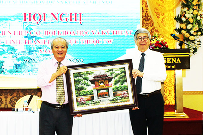 Tại TP. Nha Trang: Giao ban liên hiệp các hội khoa học và kỹ thuật các tỉnh, thành phố