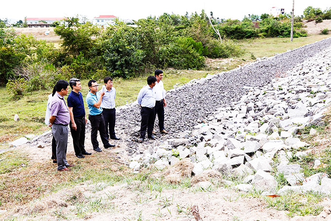 Kiểm tra tình hình hạn hán và an toàn hồ chứa nước