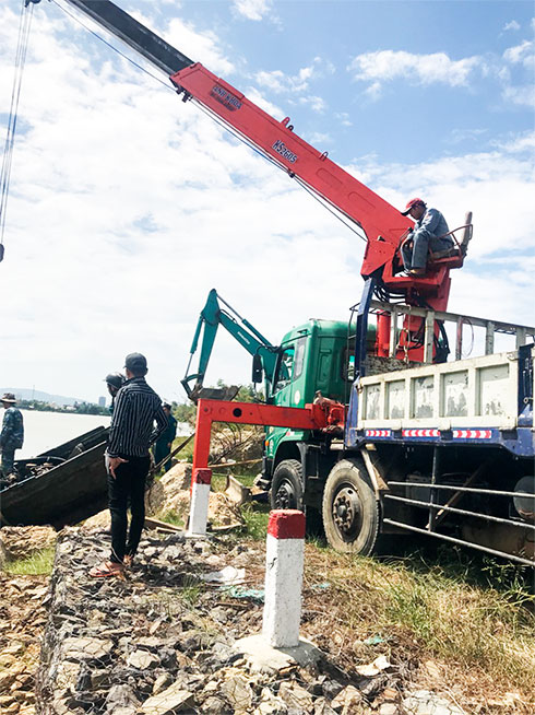 Xã Vĩnh Ngọc: Bắt ghe hút cát lậu