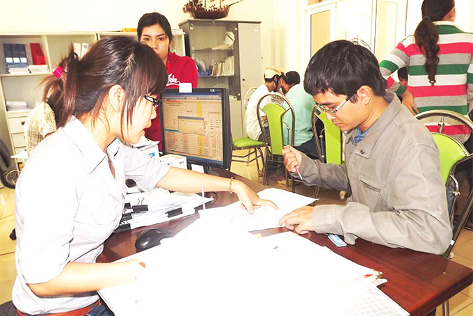 Người lao động đăng ký hưởng trợ cấp  thất nghiệp tại Trung tâm Dịch vụ việc làm tỉnh.