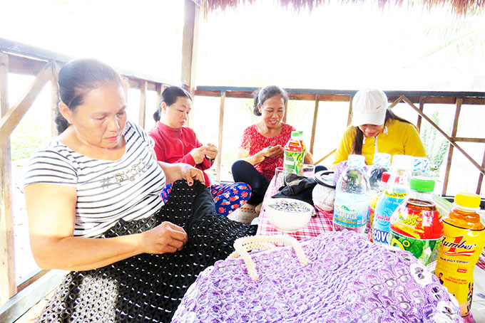 Biến phế liệu thành sản phẩm mỹ nghệ