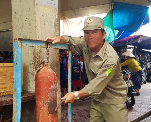 Đánh kẻng báo cháy.