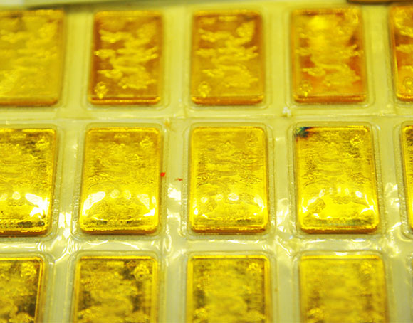 Giá vàng SJC ghi đỉnh mới 41,65 triệu đồng/lượng