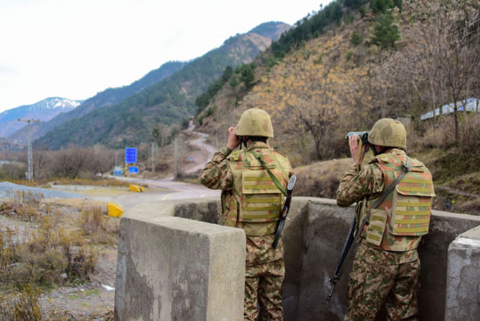 Pakistan hạ cấp quan hệ ngoại giao, đình chỉ thương mại với Ấn Độ