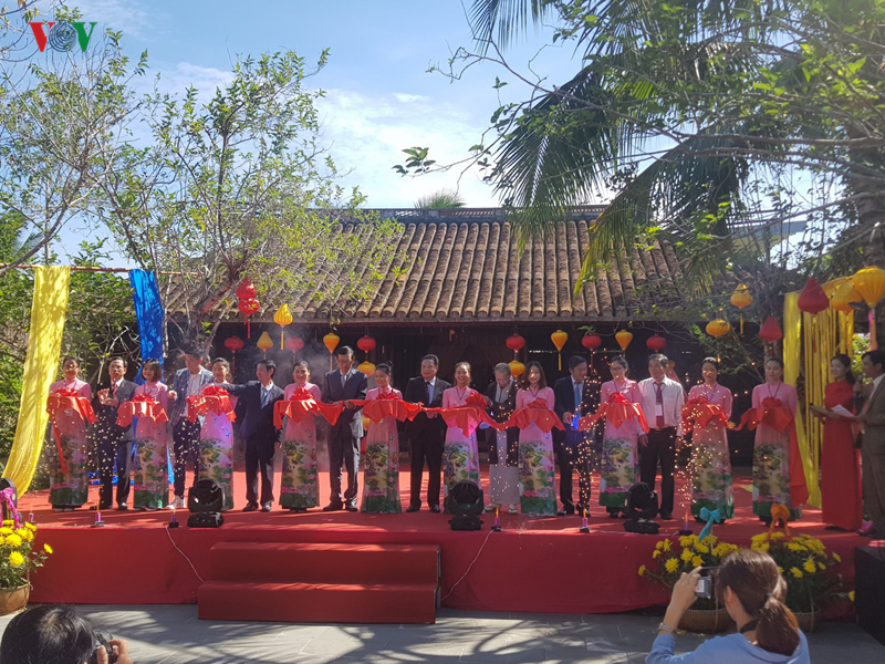 Khai mạc Festival Văn hóa tơ lụa thổ cẩm Việt Nam - thế giới