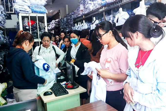 Nhộn nhịp mua sắm mùa tựu trường