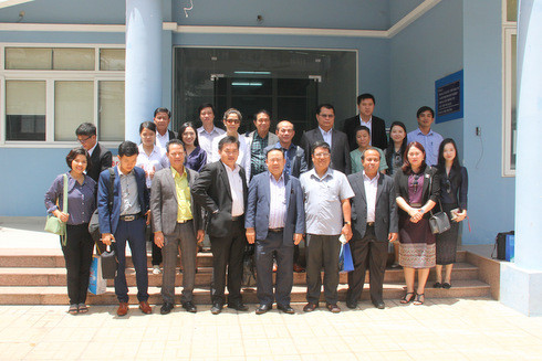  Đoàn cán bộ Thủ đô Viêng Chăn chụp ảnh lưu niệm với lãnh đạo Sở Du lịch Khánh Hòa