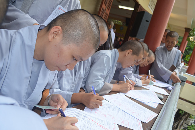 Over 200 Buddhists join blood donation day