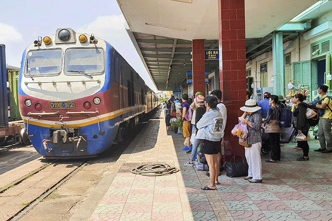 Passengers catching train at Nha Trang Railway Station