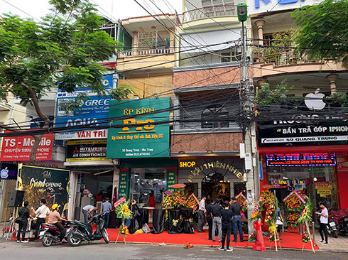 Shop rượu Thiên Nhiên nằm trên đường Quang Trung