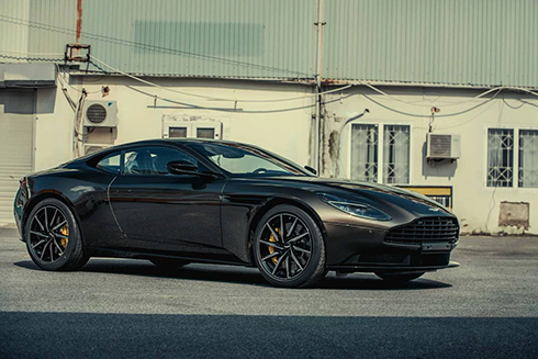 Siêu xe Aston Martin DB11 màu độc hơn 15 tỷ về Việt Nam