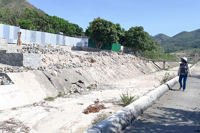 Phường Vĩnh Hòa: Mương thoát lũ tiếp tục xuống cấp