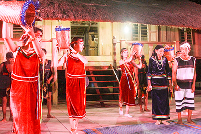 Trong tuần lễ văn hóa các dân tộc Khánh Sơn,  khán giả sẽ được thưởng thức những tiết mục văn hóa đặc sắc.