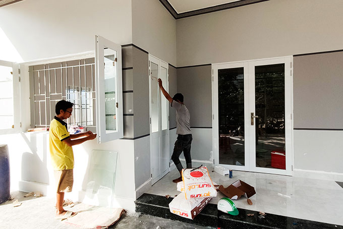 Nhờ được hỗ trợ và chủ động phát triển kinh tế, gia đình bà Mang Thị Thu đã xây được nhà mới.