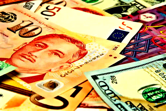 Tỷ giá ngoại tệ ngày 15/8, USD treo cao, Euro sụt giảm