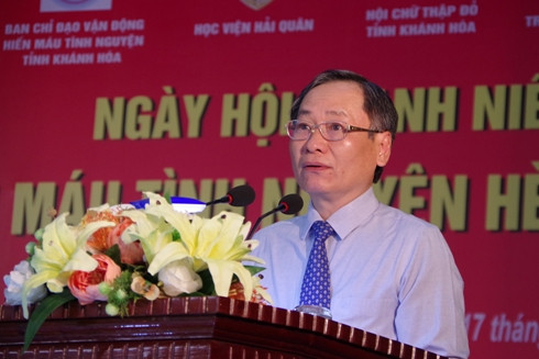 Ông Nguyễn Đắc Tài phát biểu tại ngày hội hiến máu.