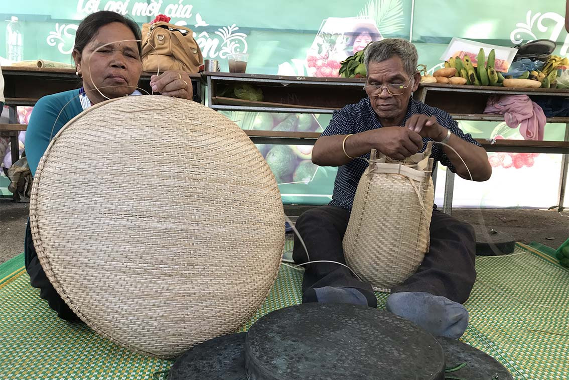 People from Son Lam Commune making flat basket and papoose