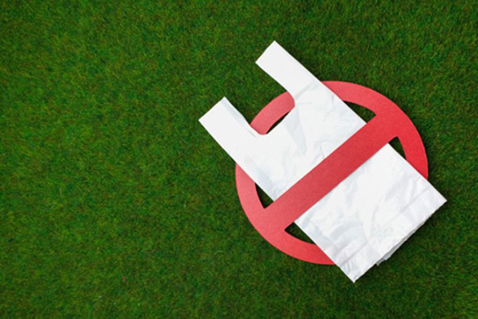Một số quốc gia đã chính thức cấm sử dụng túi nilon tại siêu thị, cửa hàng bán lẻ. Ảnh: Internet