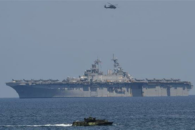 Tàu chiến và máy bay Mỹ tham gia tập trận quân sự thường niên Mỹ-Philippines ngoài khơi thị trấn San Antonio, tỉnh Zambales, Philippines ngày11/4/2019. Ảnh: AFP