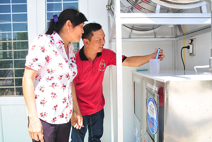 Nhóm Haly Hely bàn giao hệ thống lọc nước cho Trường Mẫu giáo Ninh Vân.