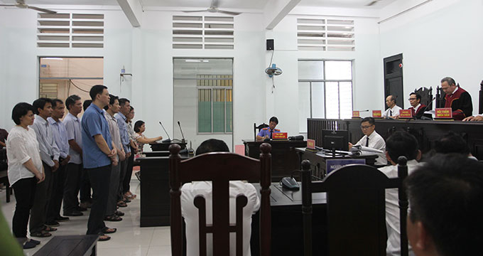 Hội đồng xét xử tuyên trả hồ sơ.