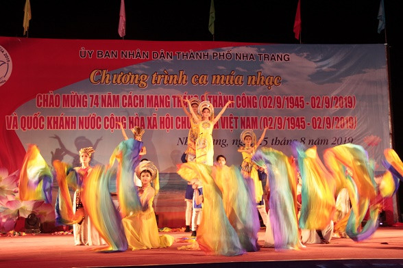 Tiết mục hát múa Hào khí Việt Nam 