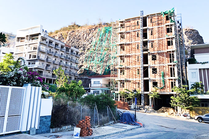 Các công trình vi phạm ở dự án Khu biệt thự cao cấp Ocean View Nha Trang vẫn ngang nhiên xây dựng.