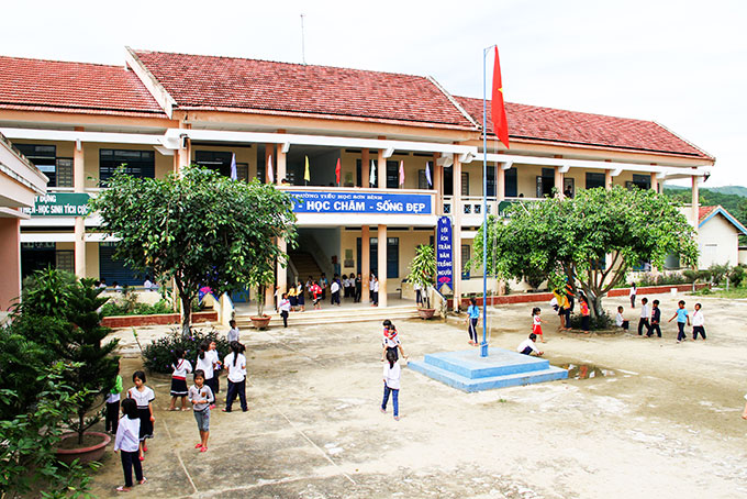 Trường Tiểu học Sơn Bình (huyện Khánh Sơn)  được xây dựng khang trang.