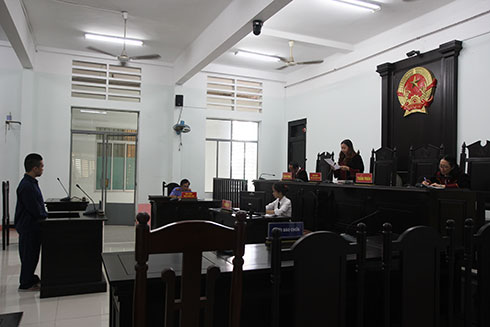 Lảng vảng ở siêu thị để trộm, cướp