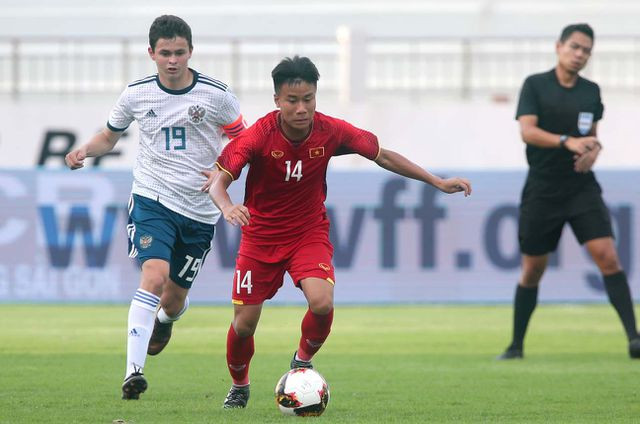 U15 Việt Nam gây bất ngờ đánh bại U15 Nga lượt trận mở màn giải U15 quốc tế.