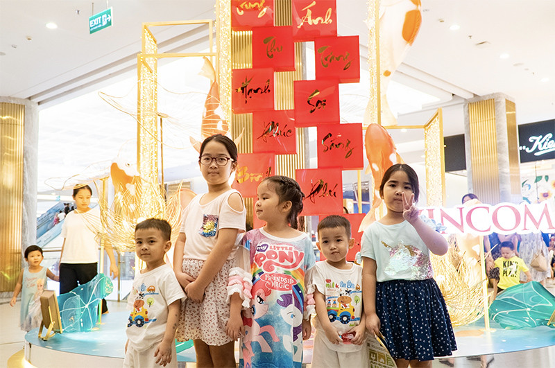 Tuyệt phẩm  "Cá chép hồ sen " tại Vincom Center Landmark 81 hứa hẹn trở thành địa điểm  "check-in " mới nhất tại TP. Hồ Chí Minh