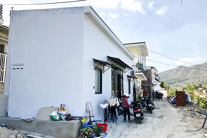 Xây nhà trái phép dọc mương thoát lũ Đường Đệ