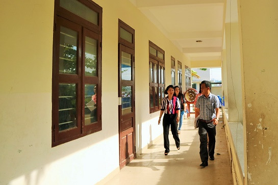 Kiểm tra cơ sở vật chất trường lớp tại Trường THCS Lê Thanh Liêm (TP. Nha Trang). 