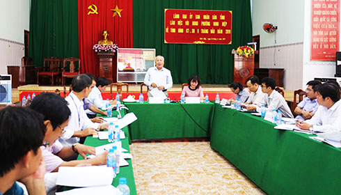 Ông Đào Công Thiên làm việc tại phường Ninh Hiệp.