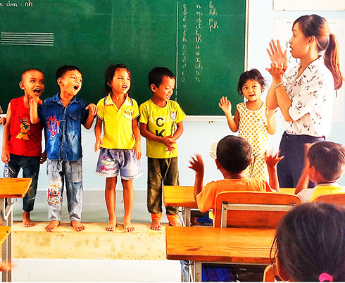 Trẻ em dân tộc thiểu số trong giờ học tăng cường tiếng Việt dịp hè 2019.