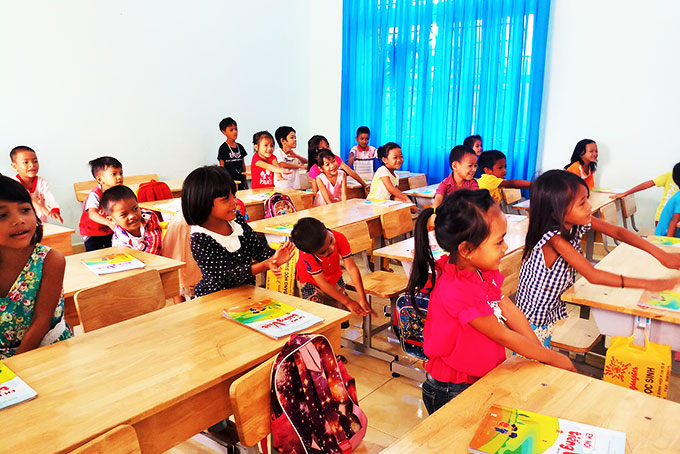 Trẻ em dân tộc thiểu số trong giờ học tăng cường tiếng Việt dịp hè 2019.