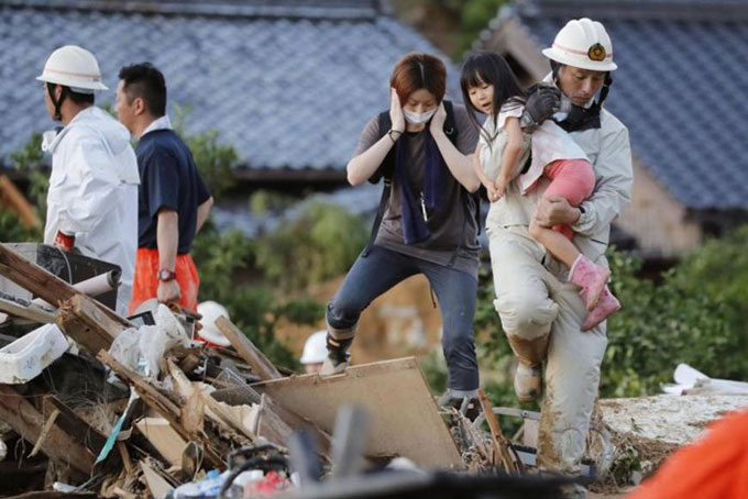 Nhật Bản sơ tán hàng nghìn người do mưa lũ: Ít nhất 2 người chết