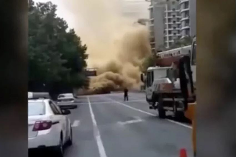 Sụp đường hầm tàu điện ngầm ở Trung Quốc