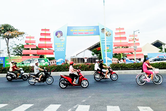 Cổng hội chợ Thương mại quốc tế Nha Trang 2019 do Công ty Cổ phần tập đoàn Bắc Hà trang trí.