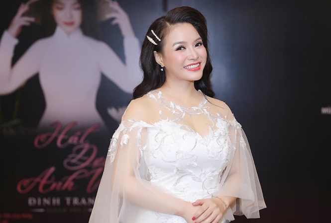 Ca sĩ Đinh Trang ra mắt album  "Hát đợi anh về ".