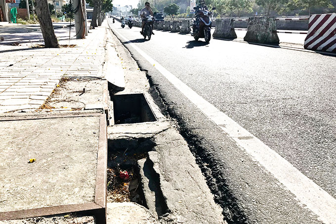 Tái diễn nạn trộm lưới chắn rác hố ga