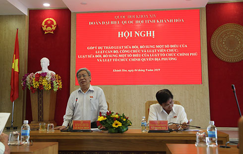 Ông Lê Xuân Thân chủ trì hội nghị.